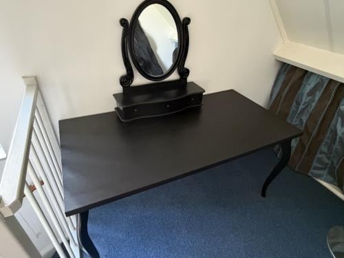 Tafel met makeup spiegel