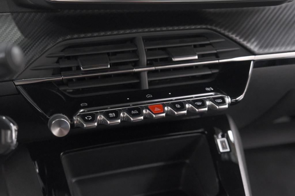 Peugeot 2008 1.2 hybrid 136 style | apple carplay | parkeersensoren | clima