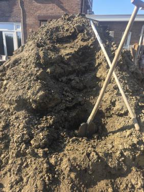 Gratis Schone grond ca 30 kuub scheppen zoveel je wilt