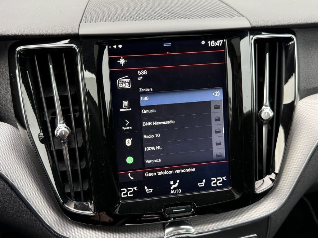 Volvo XC60 t8 390pk recharge r-design| panodak| luchtvering| trekhaak| came