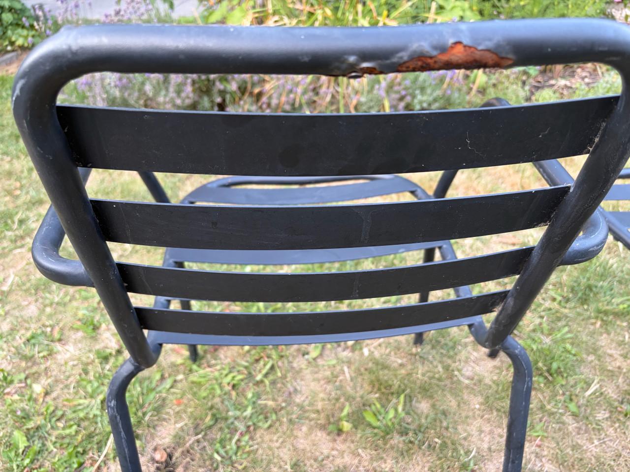 Vijf zwarte tuinstoelen Kwantum