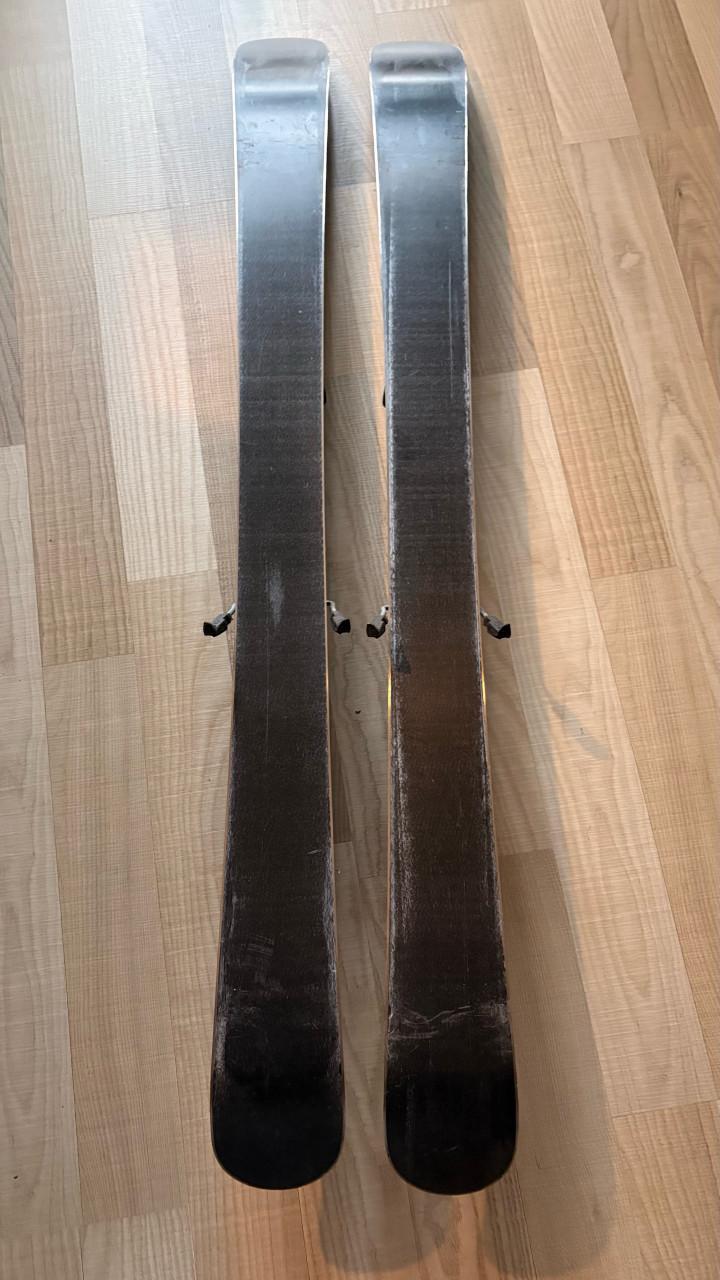 Ski’s en skistokken.