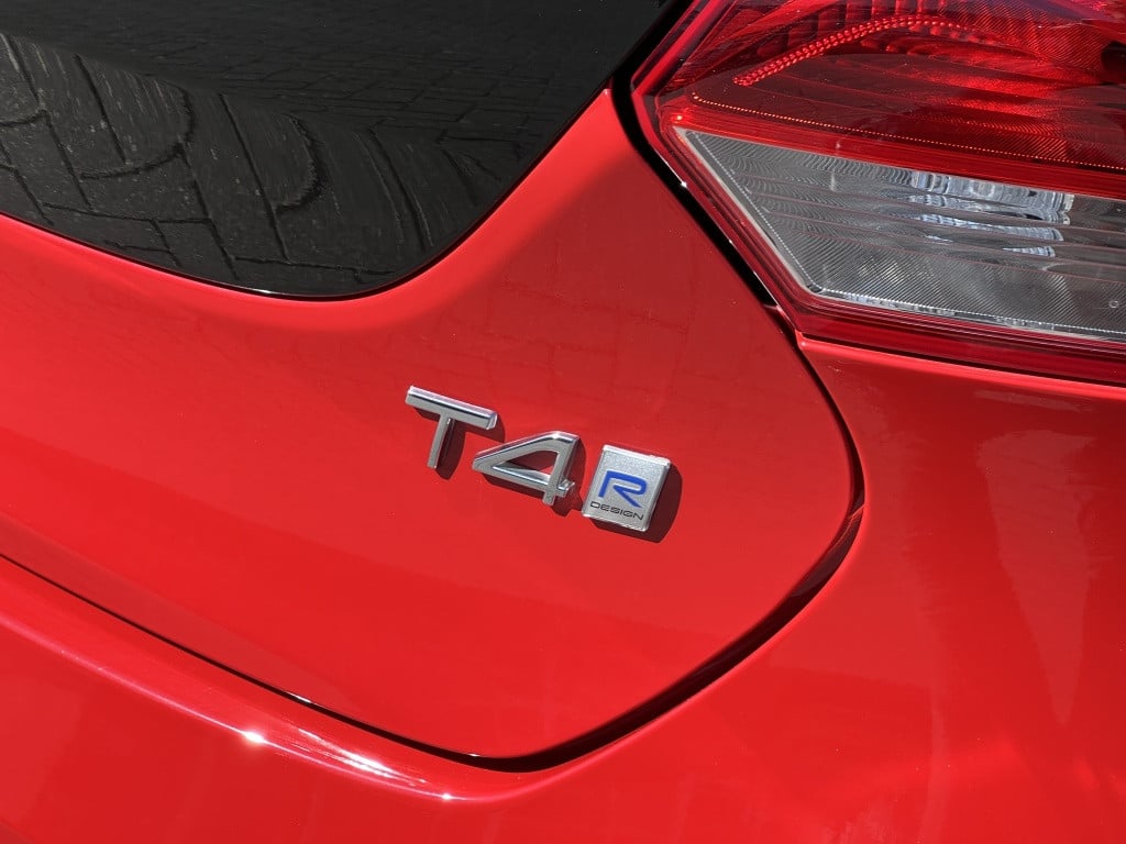 Volvo V40 t4 190pk r-design business| panodak| trekhaak| camera| leder