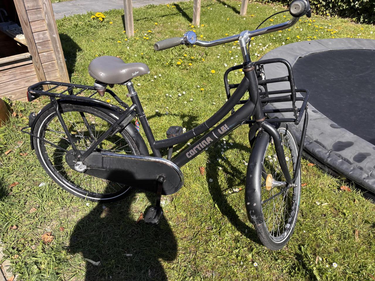 Zwarte Cortina fiets 24 inch
