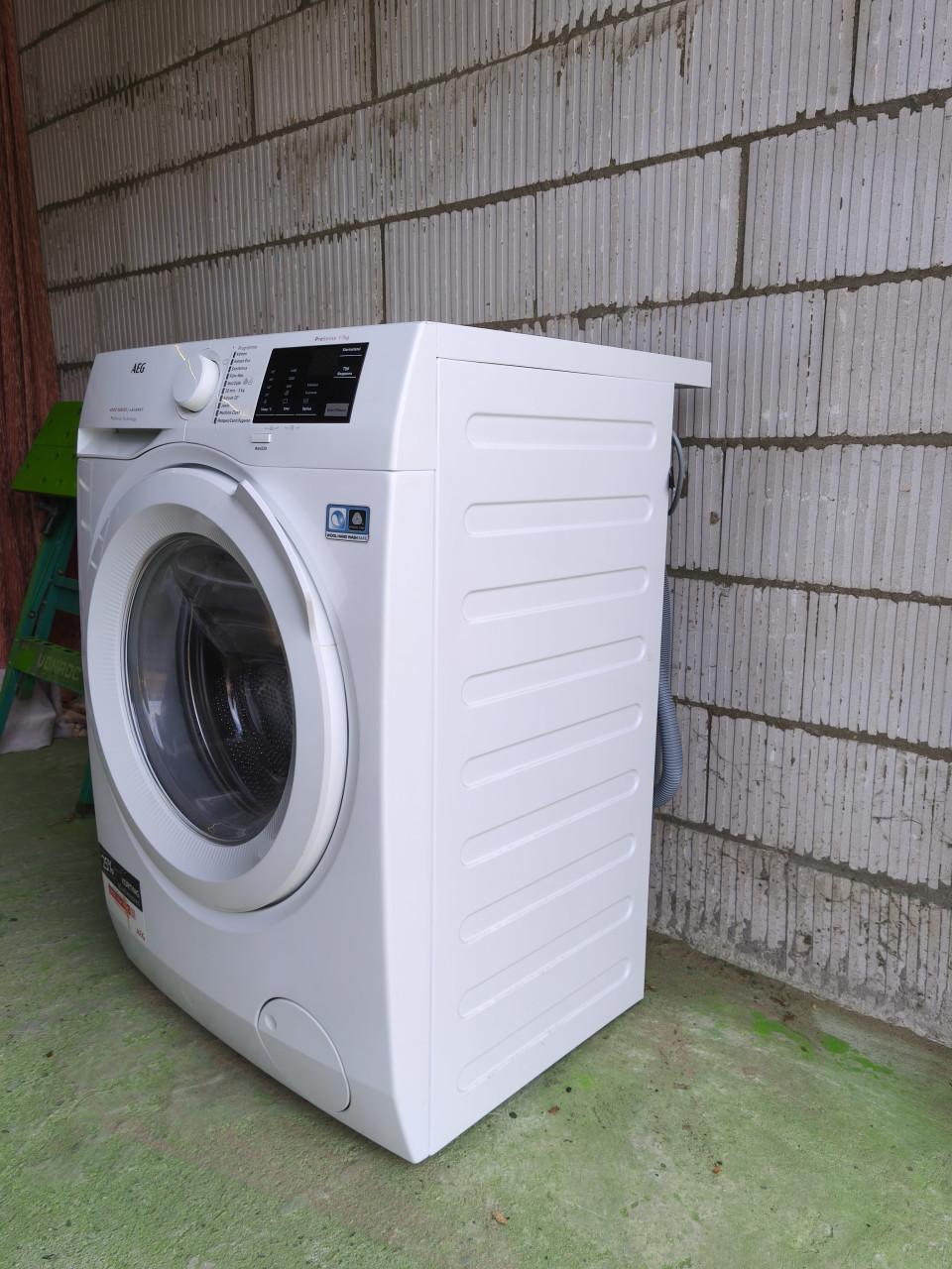 Te koop aangeboden AEG wasmachine.