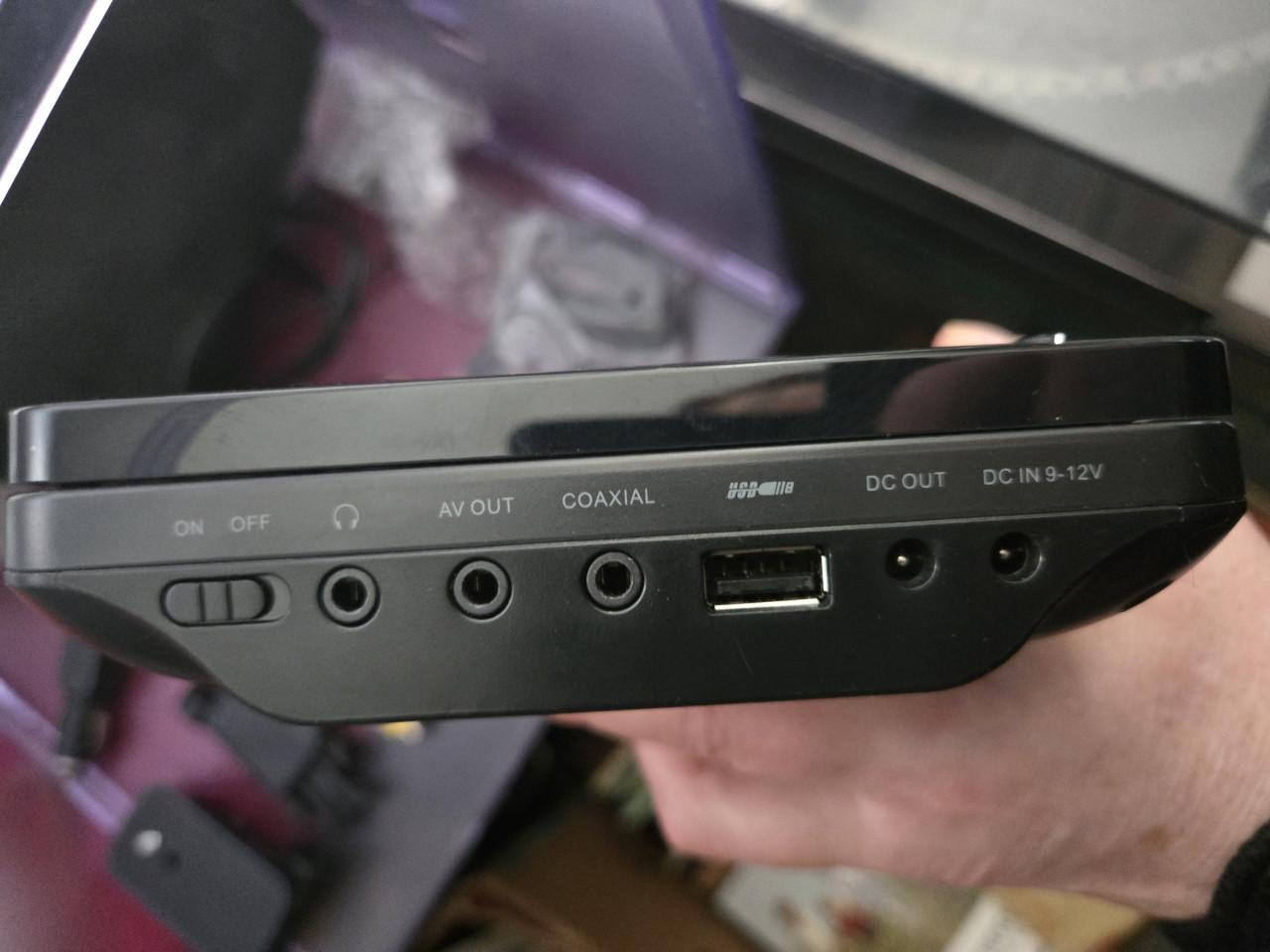 Autovision AV1101 draagbare DVD-speler voor in de auto.