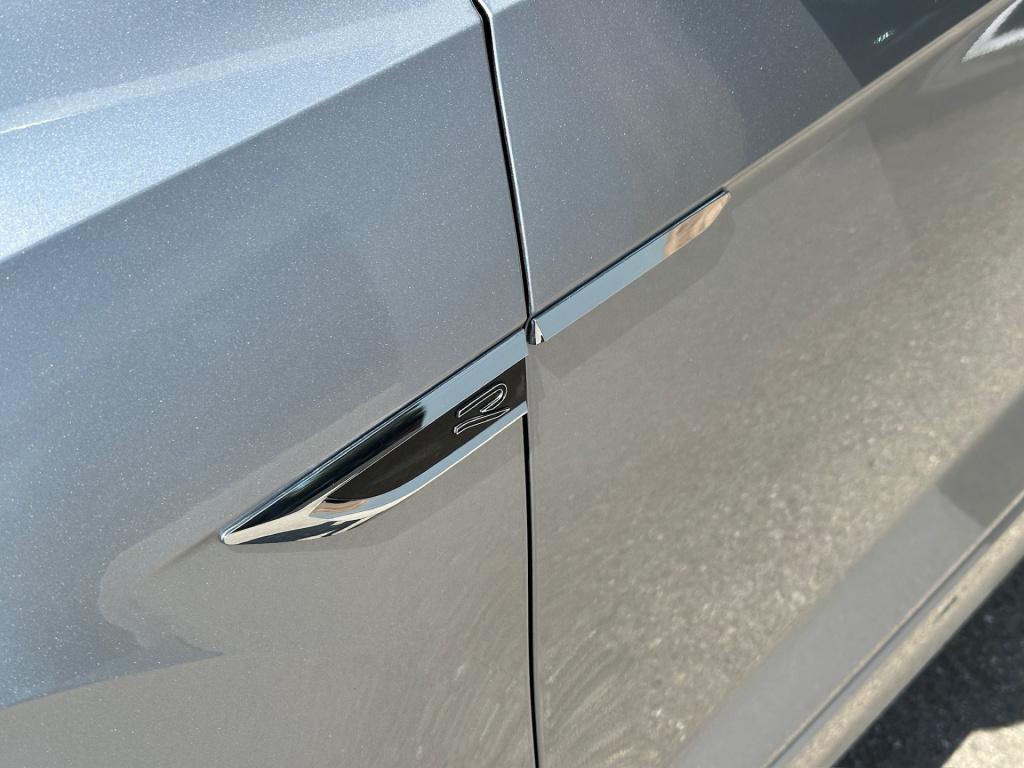 Volkswagen T-roc 1.5 tsi 150pk dsg r-line | black style | camera | keyless 