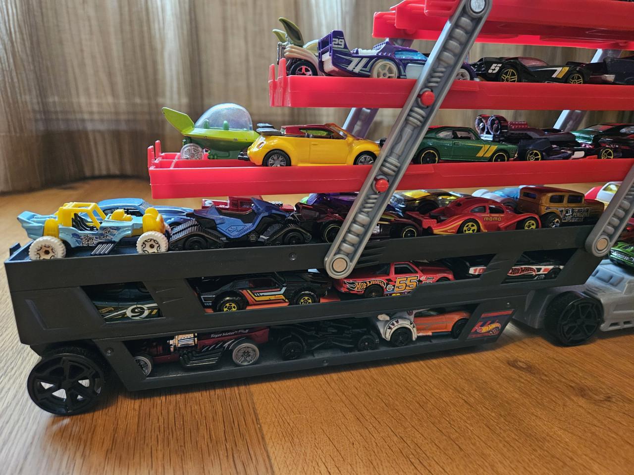 Hot Wheels Mega Truck oplegger (z.g.a.n.)