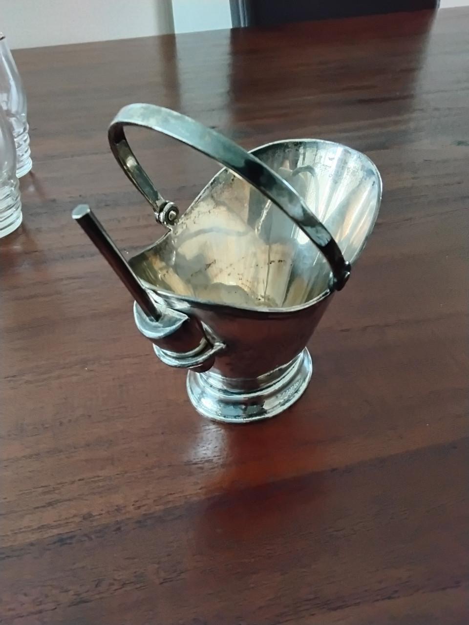 Verzilverd suikerpotje