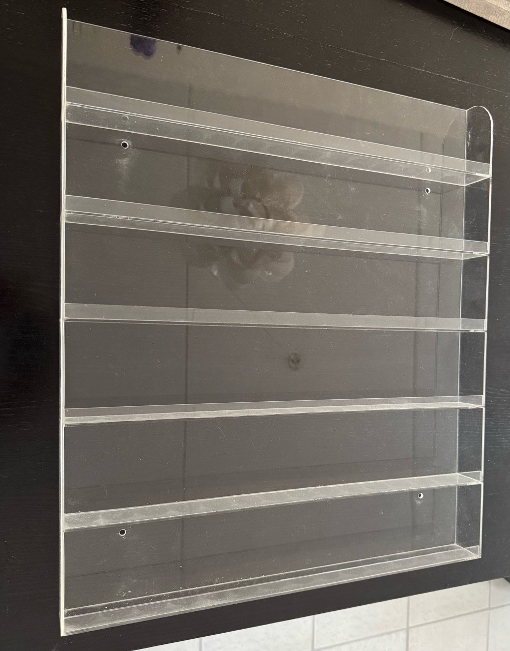 Nagellak wandrek gemaakt van plexiglas/acryl