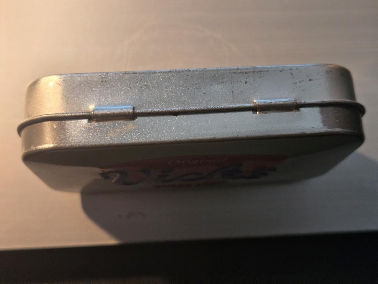 Vintage metalen blikje van Vicks, 9.5x6x2cm