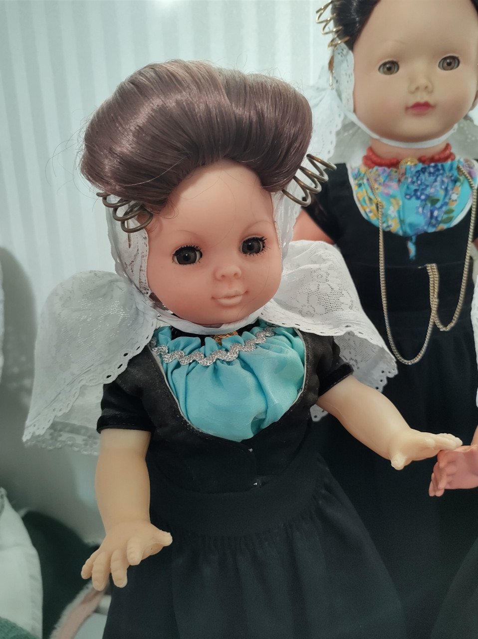 3 prachtige poppen op originele Walcherse klederdracht