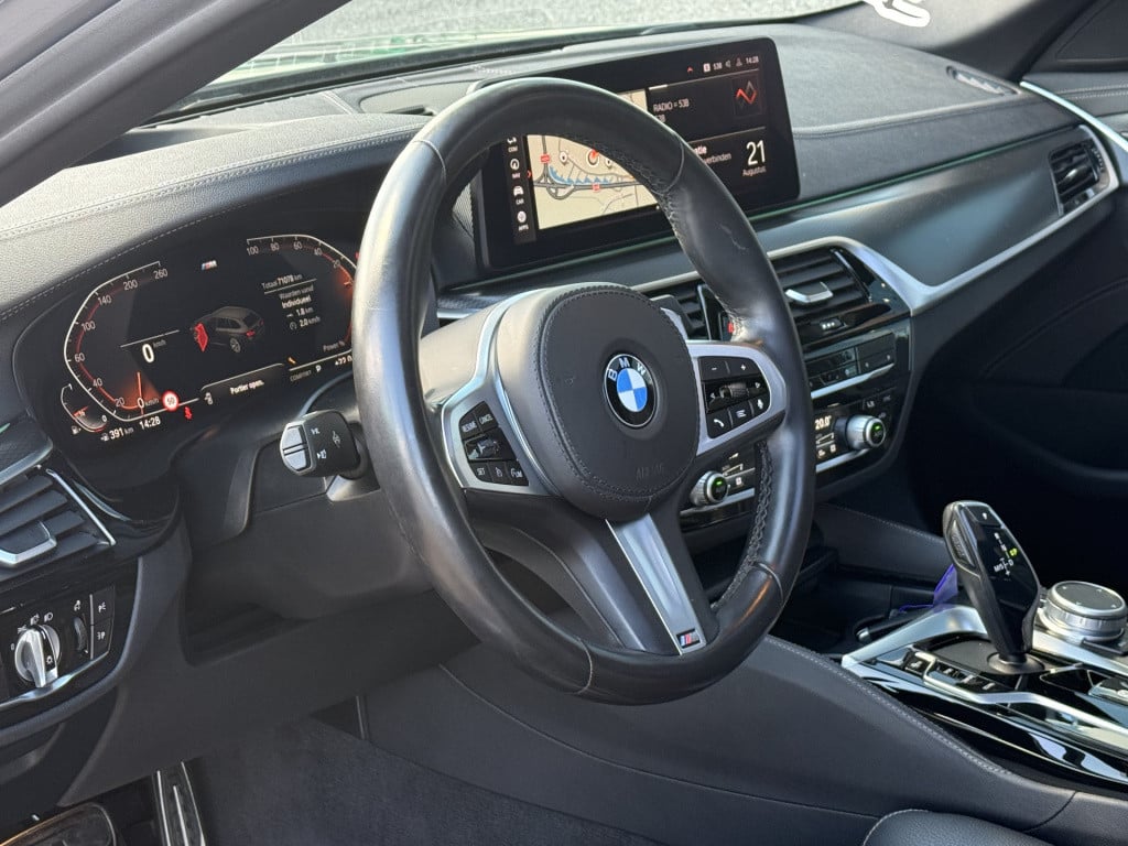 BMW 5 Serie touring 530i high executive m-sport | pano | headup | laser