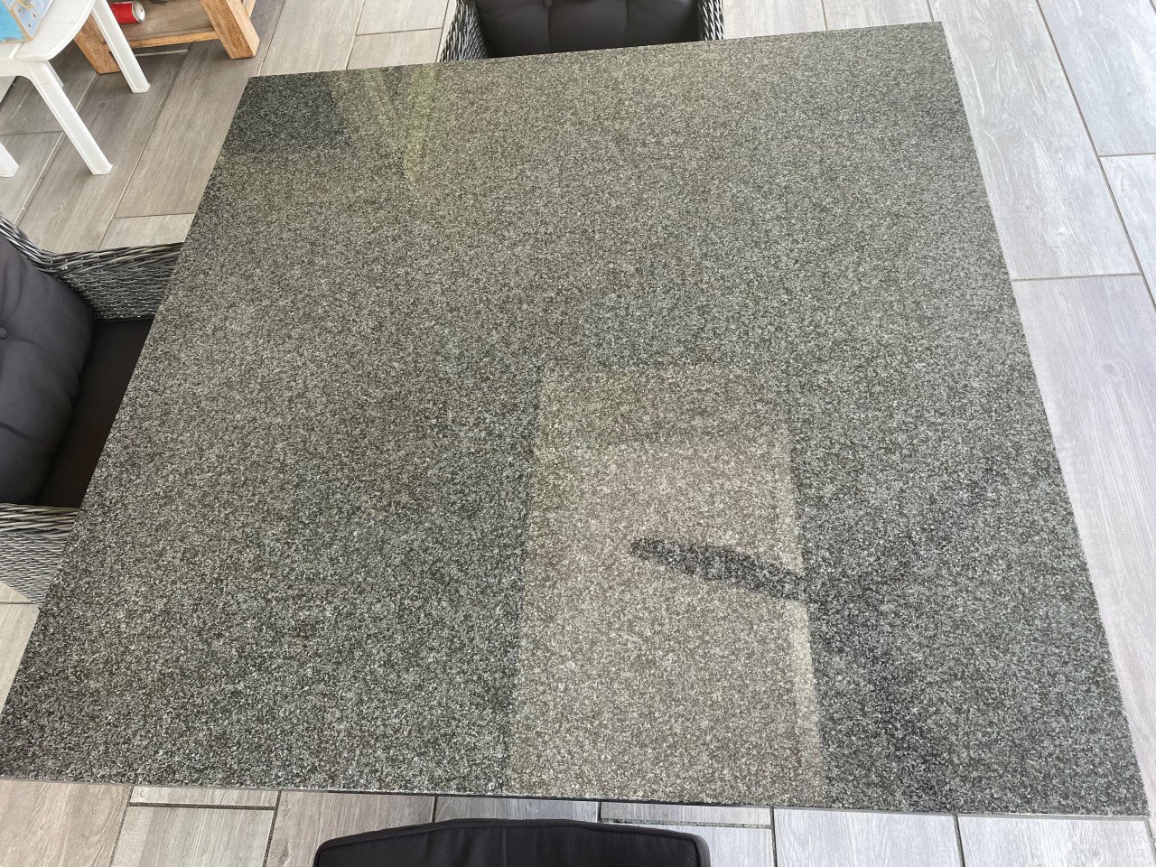 Tuinset Granieten tafel + 4 eetstoelen