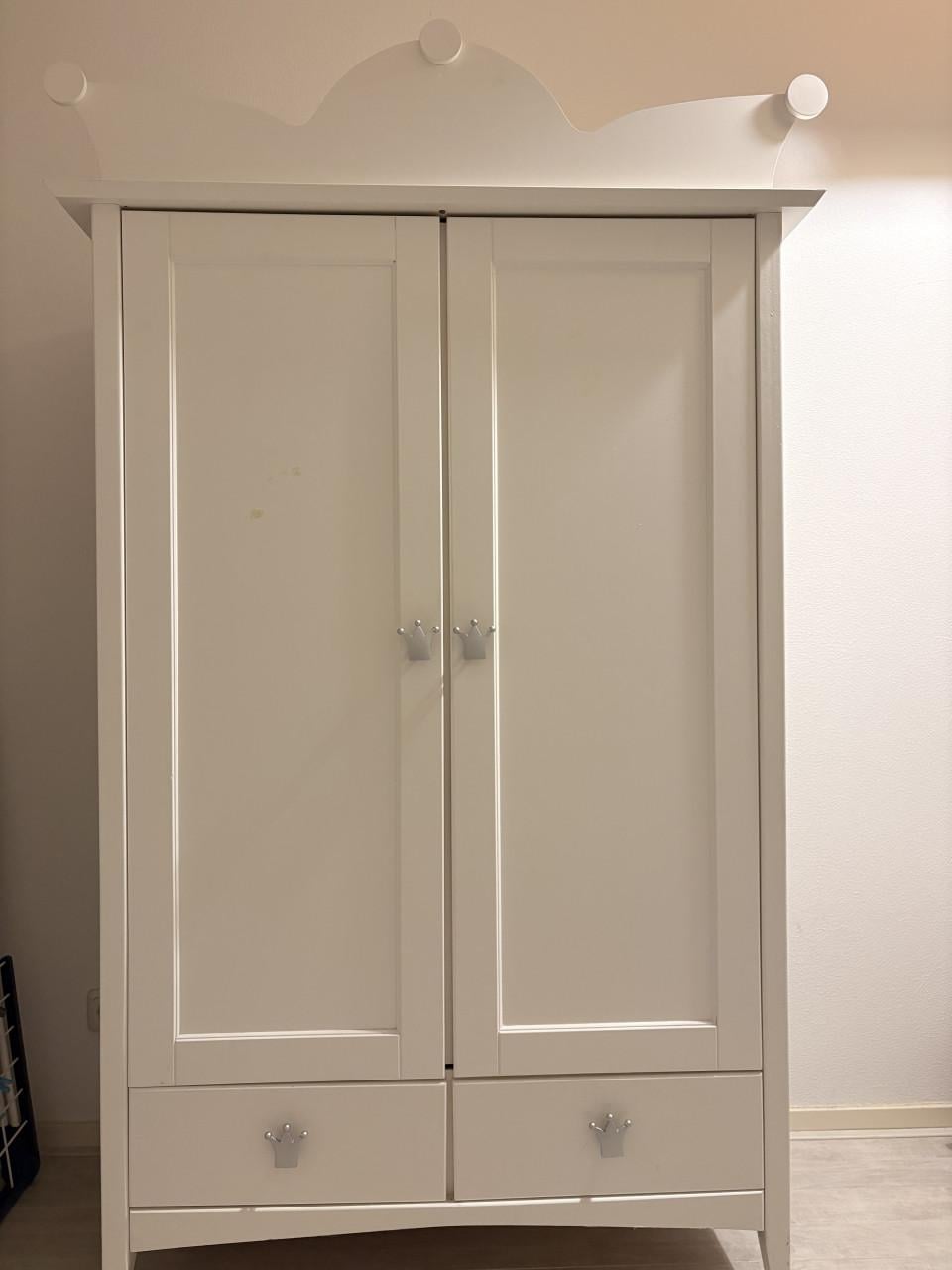 Baby kamer : commode en kast