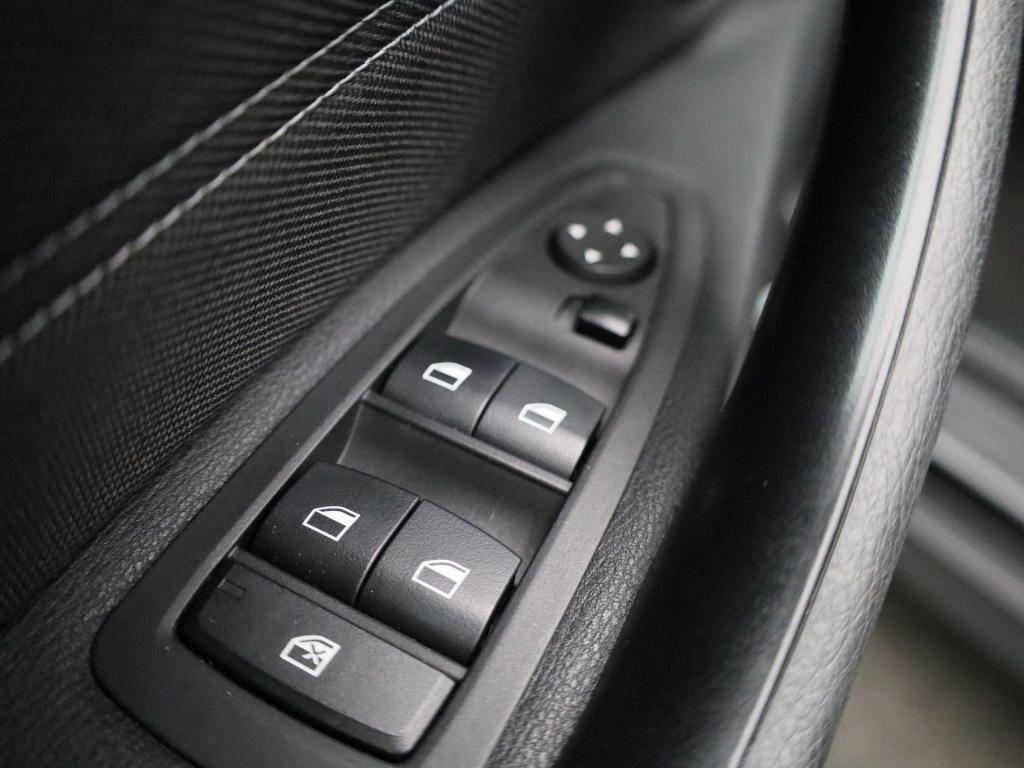 BMW X1 sdrive20i executive | automaat | apple carplay / android auto | pano