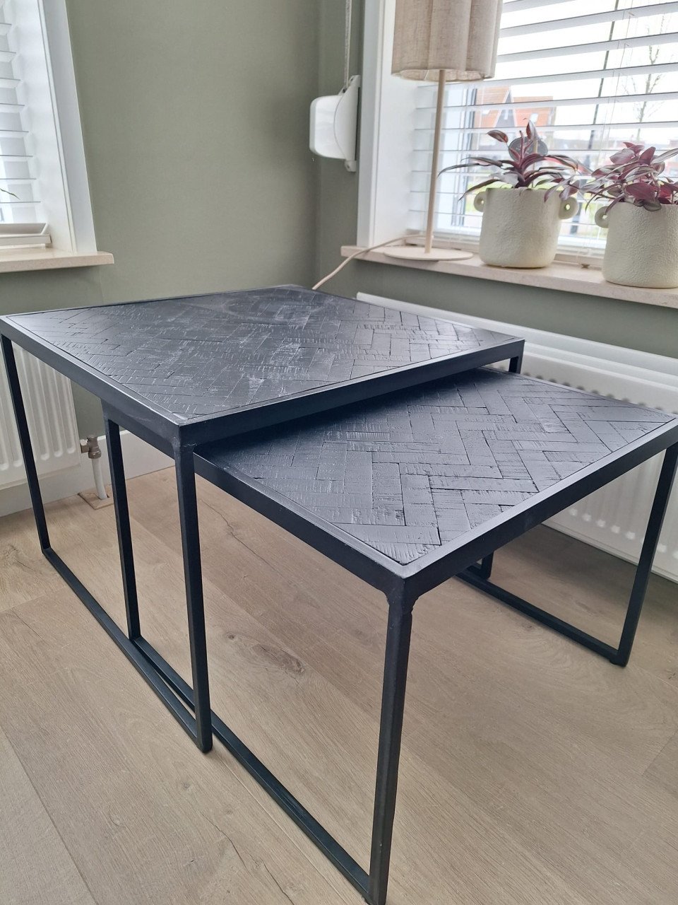 Mooie set salon/ bijzettafels Zwart hout met stalen poten/frame