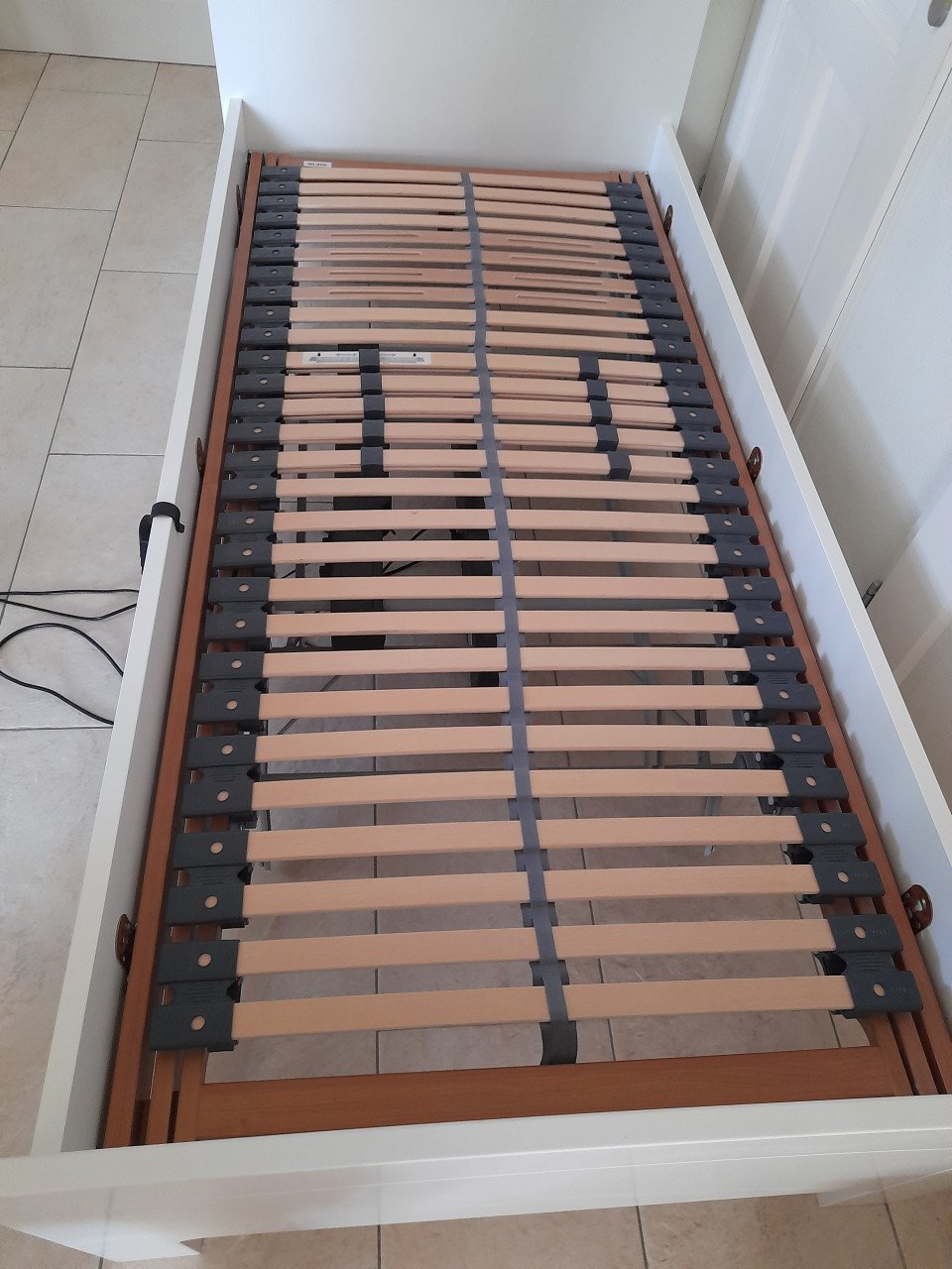 Zeer stevig elektrisch verstelbaar 1P. bed 90 x 200 (in goede nette staat)