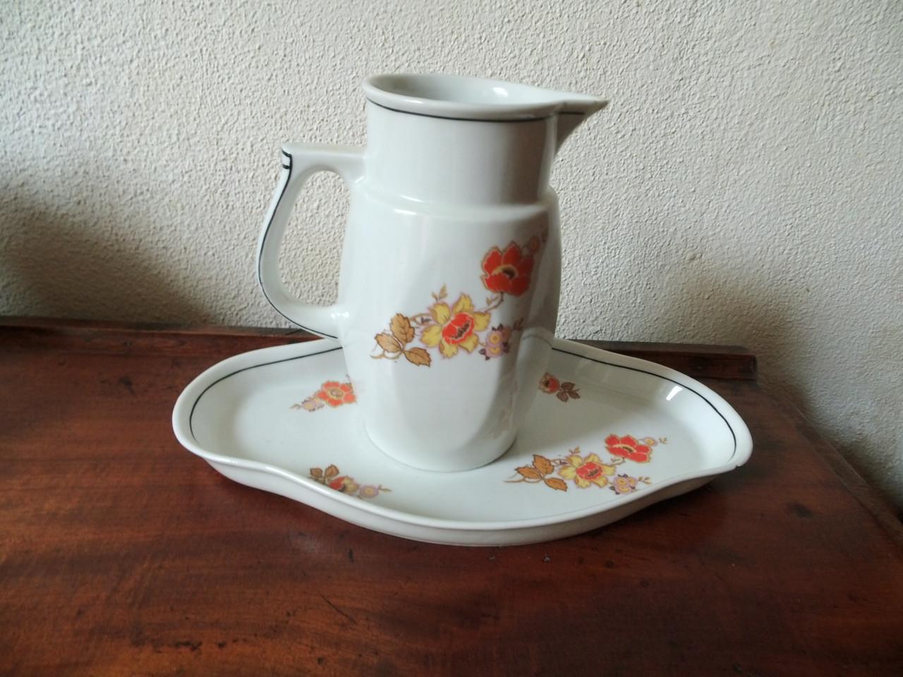 Schaal met kan van Mosa Maastricht.