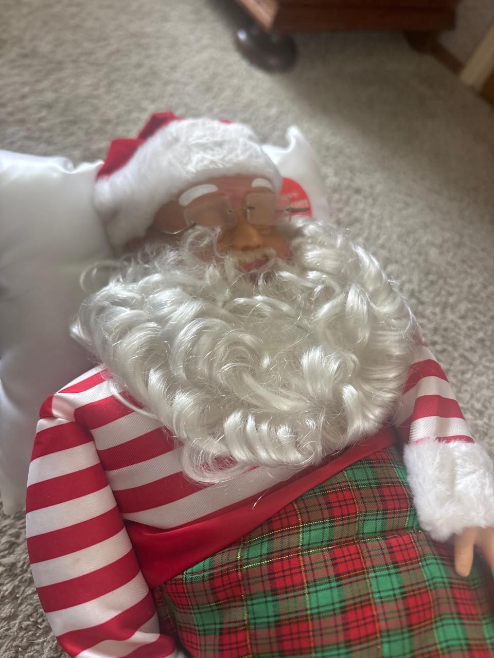 Kerstman op bed