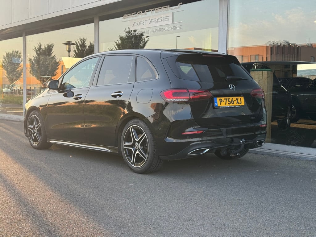 Mercedes-Benz B-Klasse 180 amg night pakket / automaat/ trekhaak / achterui