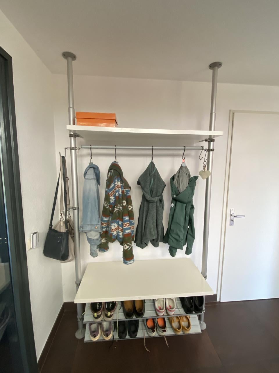 Kapstok en schoenenrek systeem