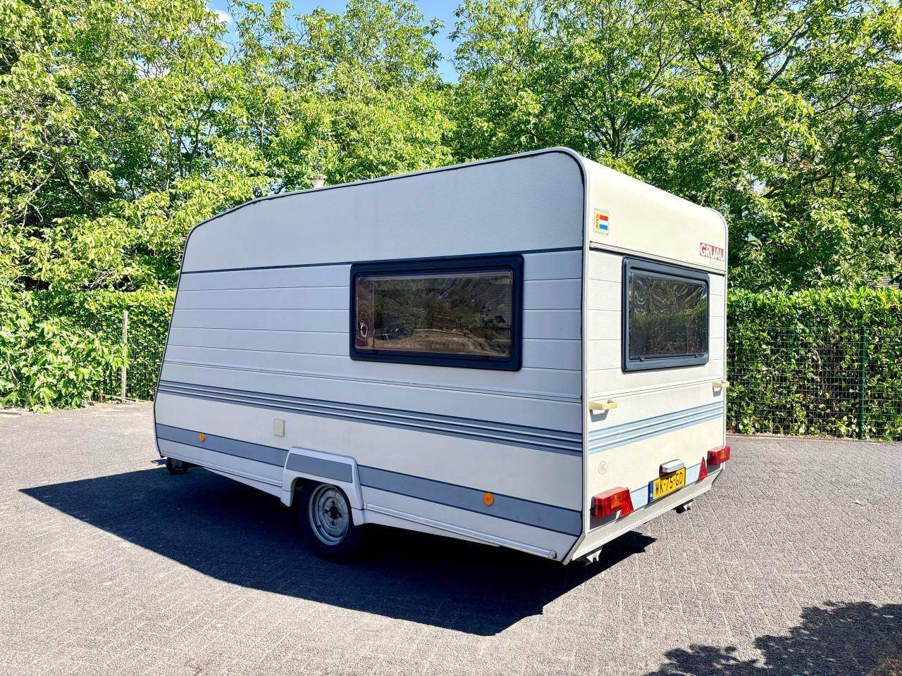 Mooie 4 persoons lichtgewicht caravan 1993 met voortent
