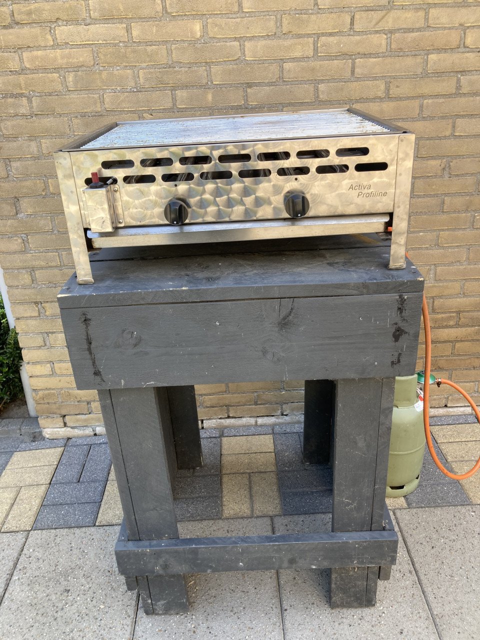 BBQ met onderstel en gasfles