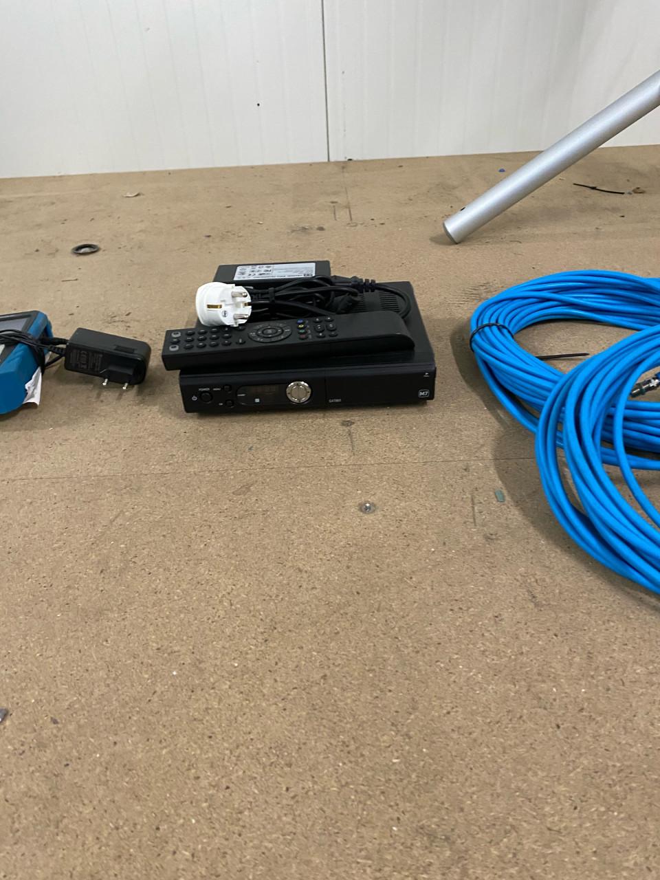 Satelietschotel met decoder