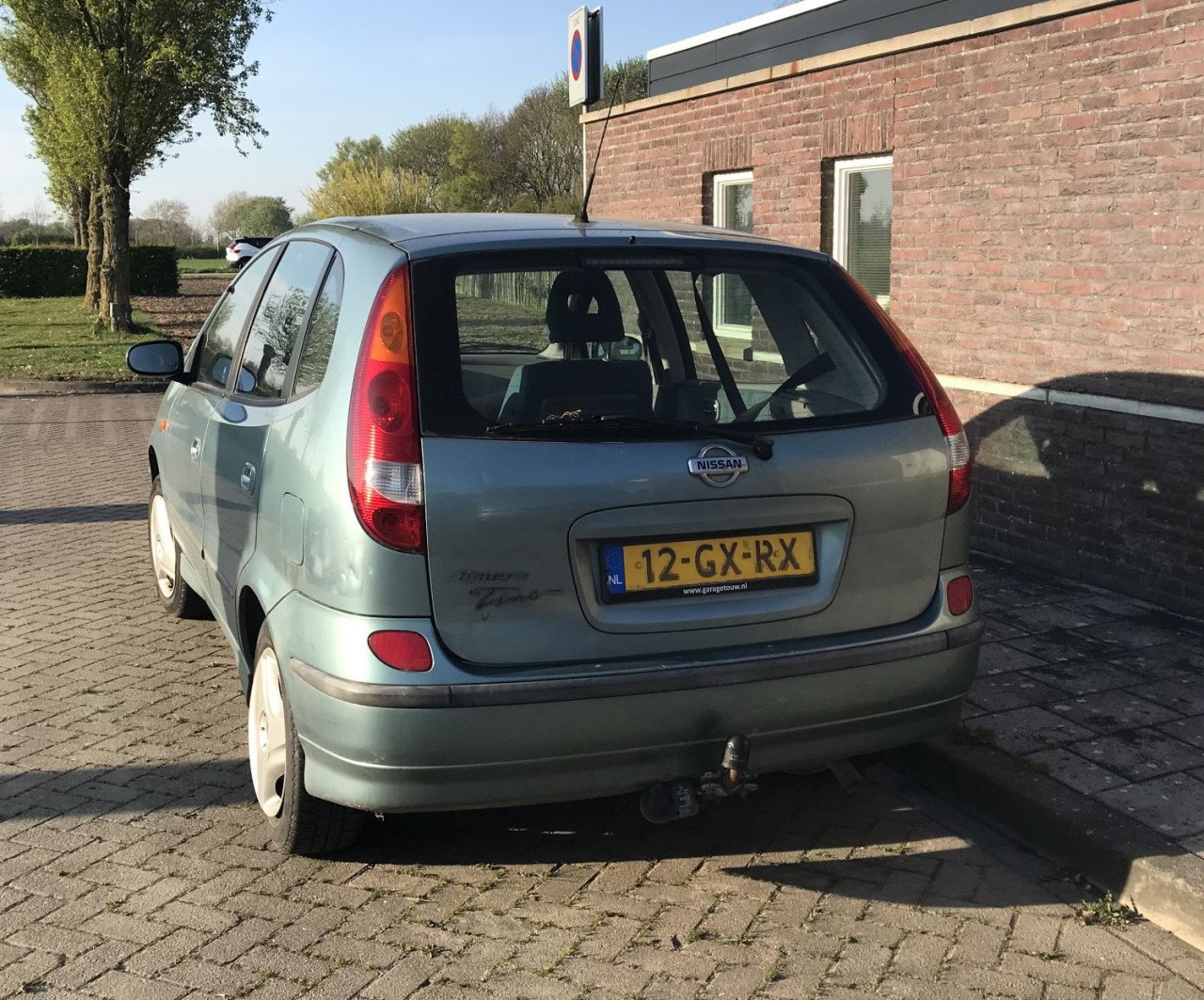 Nissan Almera Tino