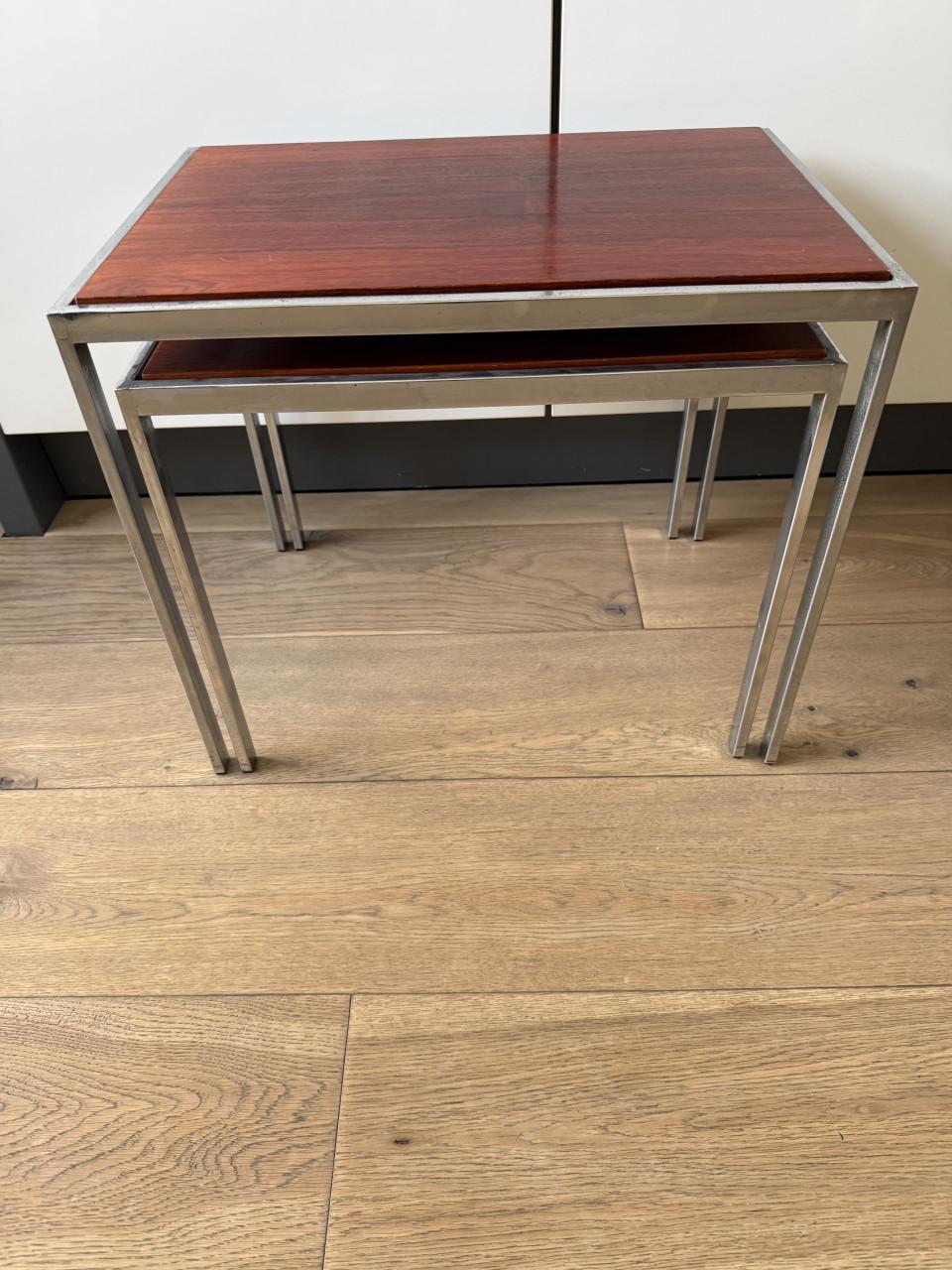 Set van twee vintage bijzettafeltjes