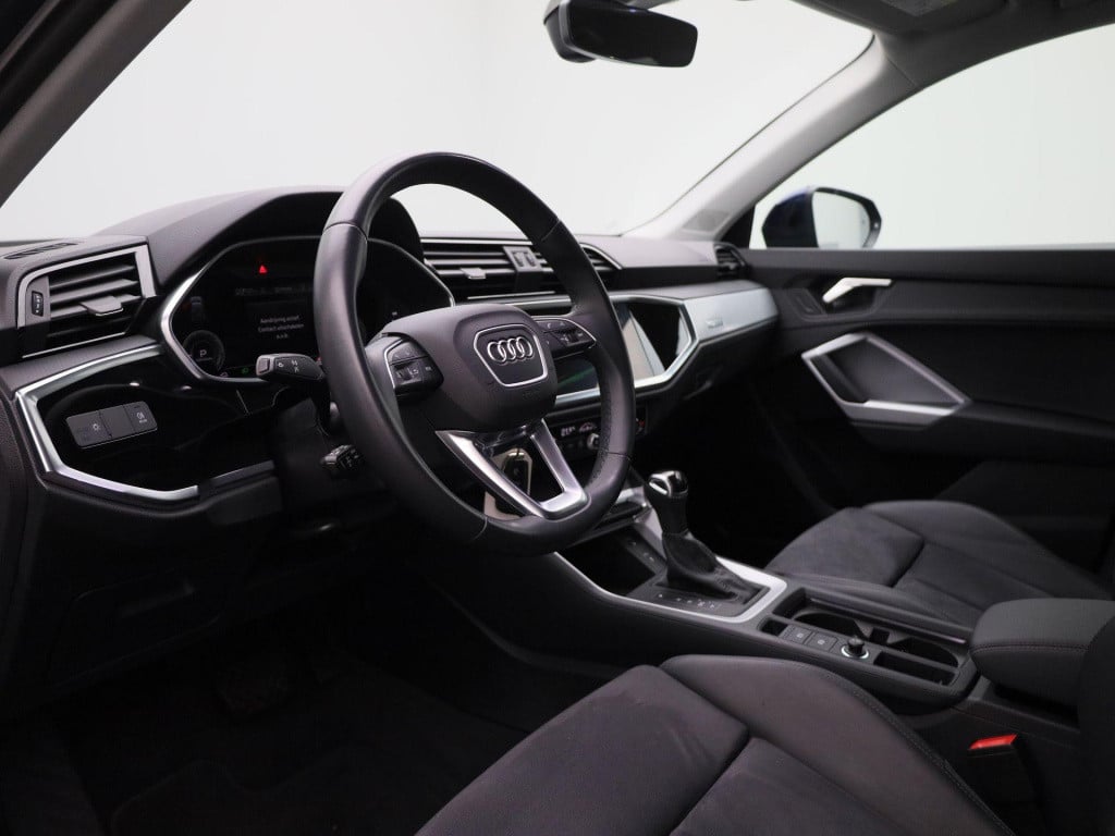 Audi Q3 45 tfsi e s tronic | automaat | lmv | parkeer sensoren | virtual co