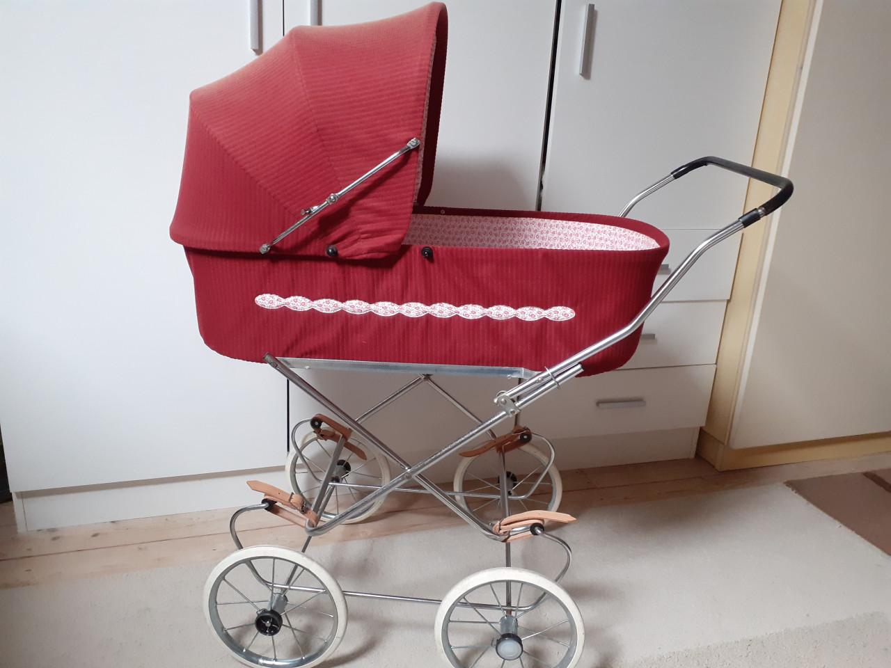 Vintage poppenwagens