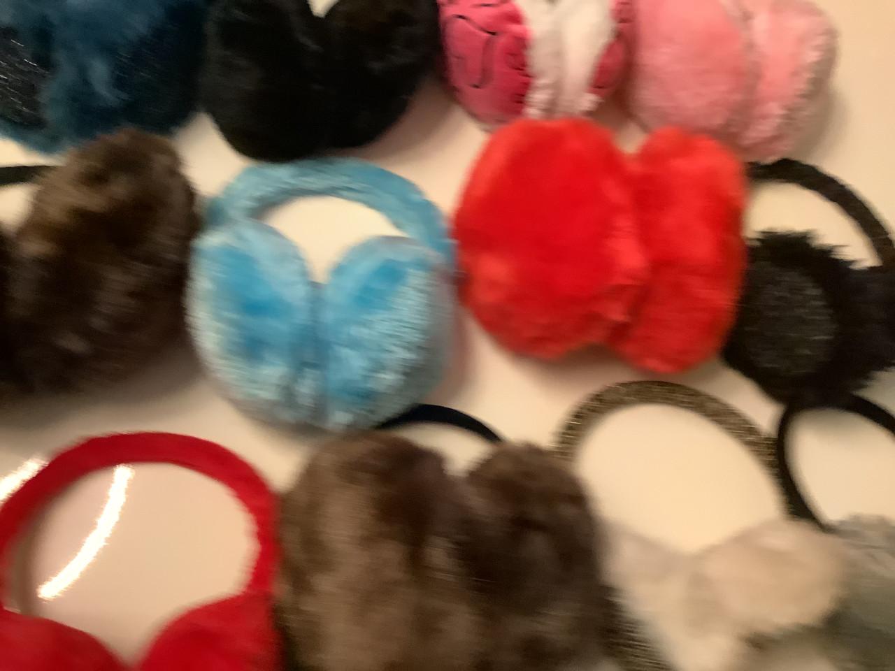 Partij super leuke oorwarmers. ( partij 216)