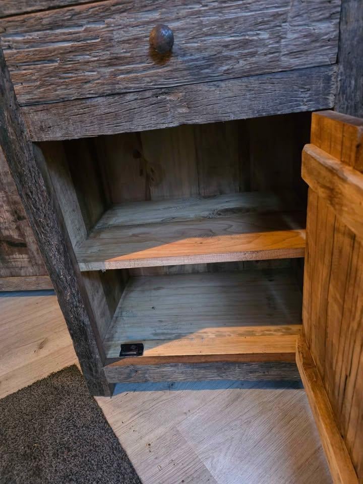 NACHTKASTJES L EN R DRAAIEND IN OLD WOOD TEAK NU PER STUK €279,-