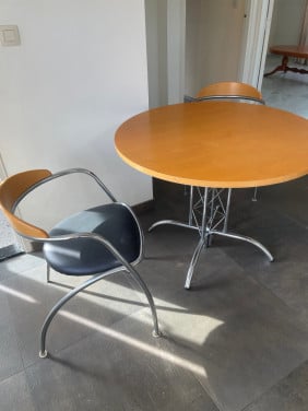Rondetafel met 2 stoelen