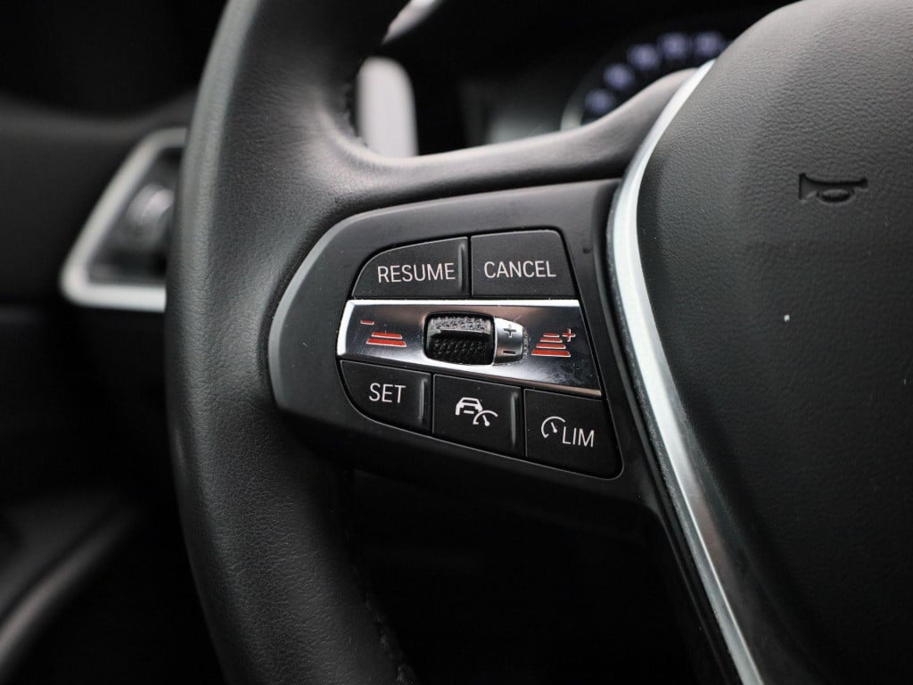 BMW 3-serie 330e | automaat | navigatie | half-leer | adaptive cruise contr