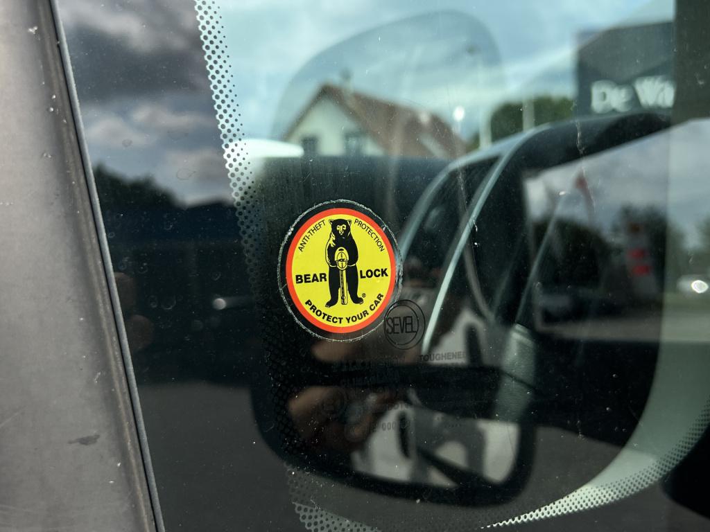 Chausson Onbekend 757 welcome | 2 enkele bedden + 1 groot bed | camera | tv