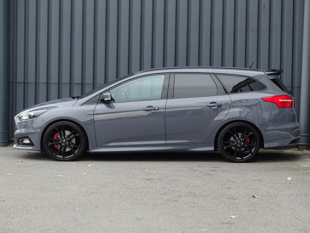 Ford Focus wagon 2.0 st-3 250pk | camera | recaro | 19"