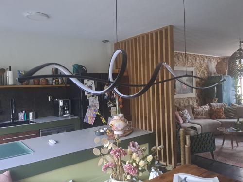 Moderne led lamp met krul