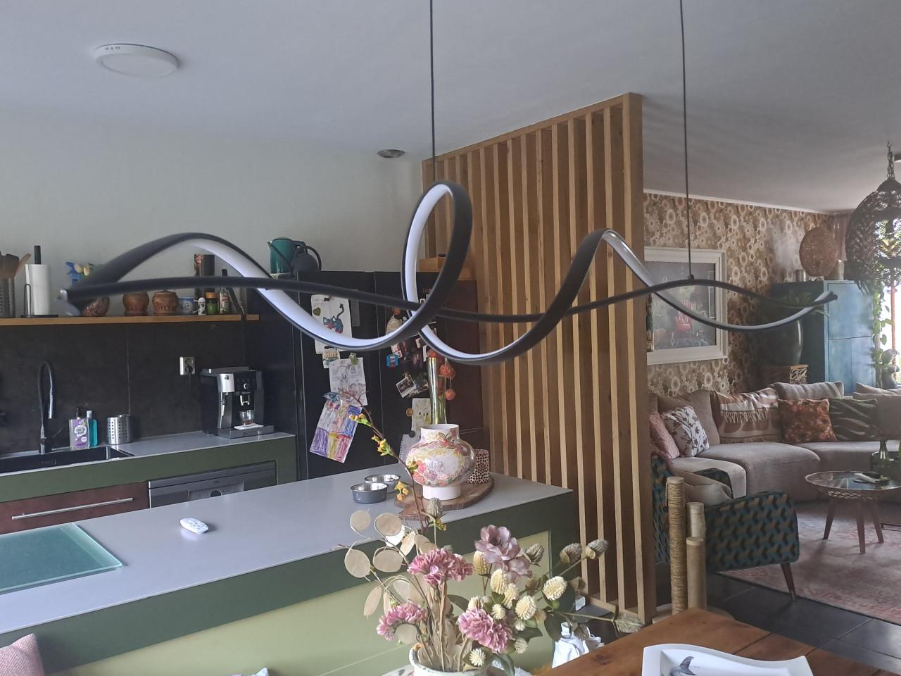 Moderne led lamp met krul