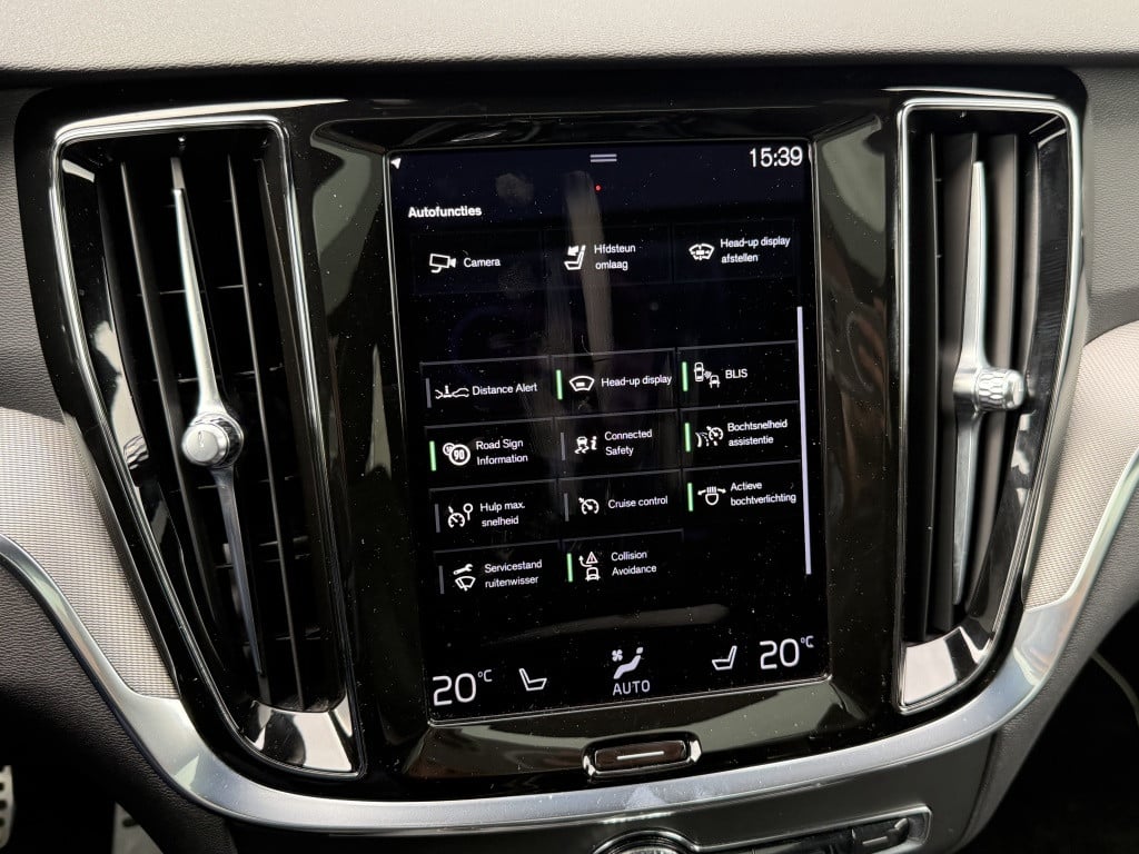 Volvo V60 t6 340pk recharge r-design| panodak| adap.cruise| 360camera| awd