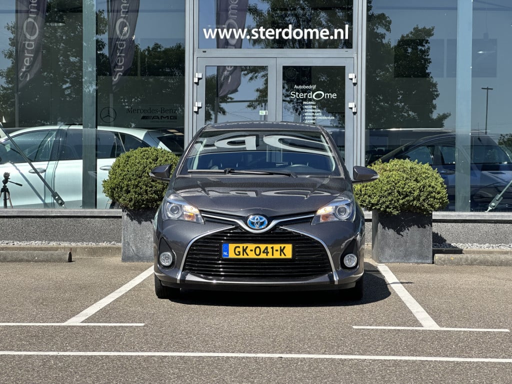 Toyota Yaris 1.5 hybrid lease i camera i automaat i airco l navigatie i zee