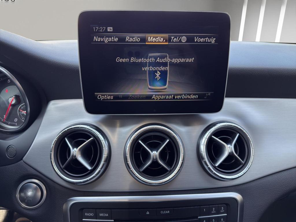 Mercedes-Benz Cla shooting brake 180 business solution amg night upgrade
