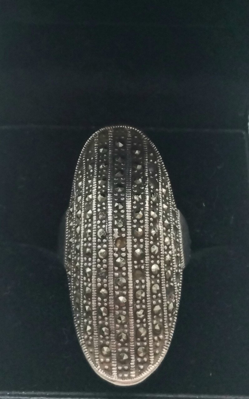 Zilveren ring met marcasite steentjes