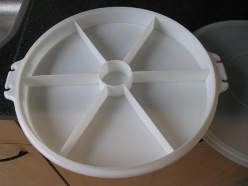 2 Partyschalen van tupperware.