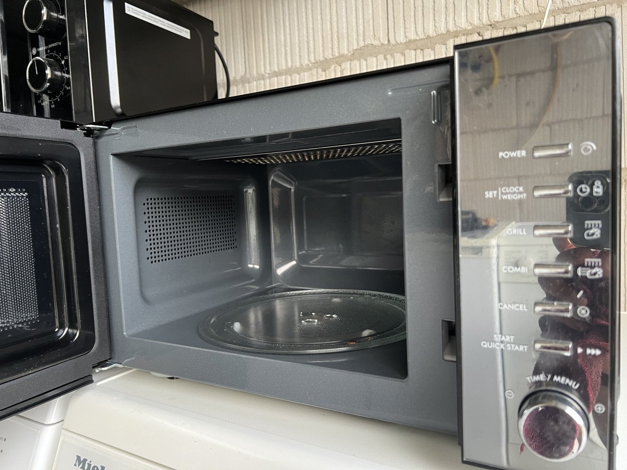 Brabantia BBEK1145DG Magnetron Grillfunctie 13 automatische kookprogramma’s
