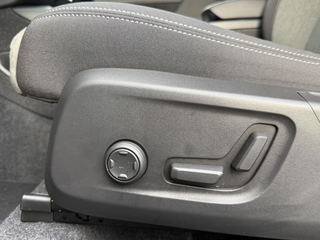 Volvo XC40 b4 197pk plus dark |adap.cruise| trekhaak | camera| elektrische