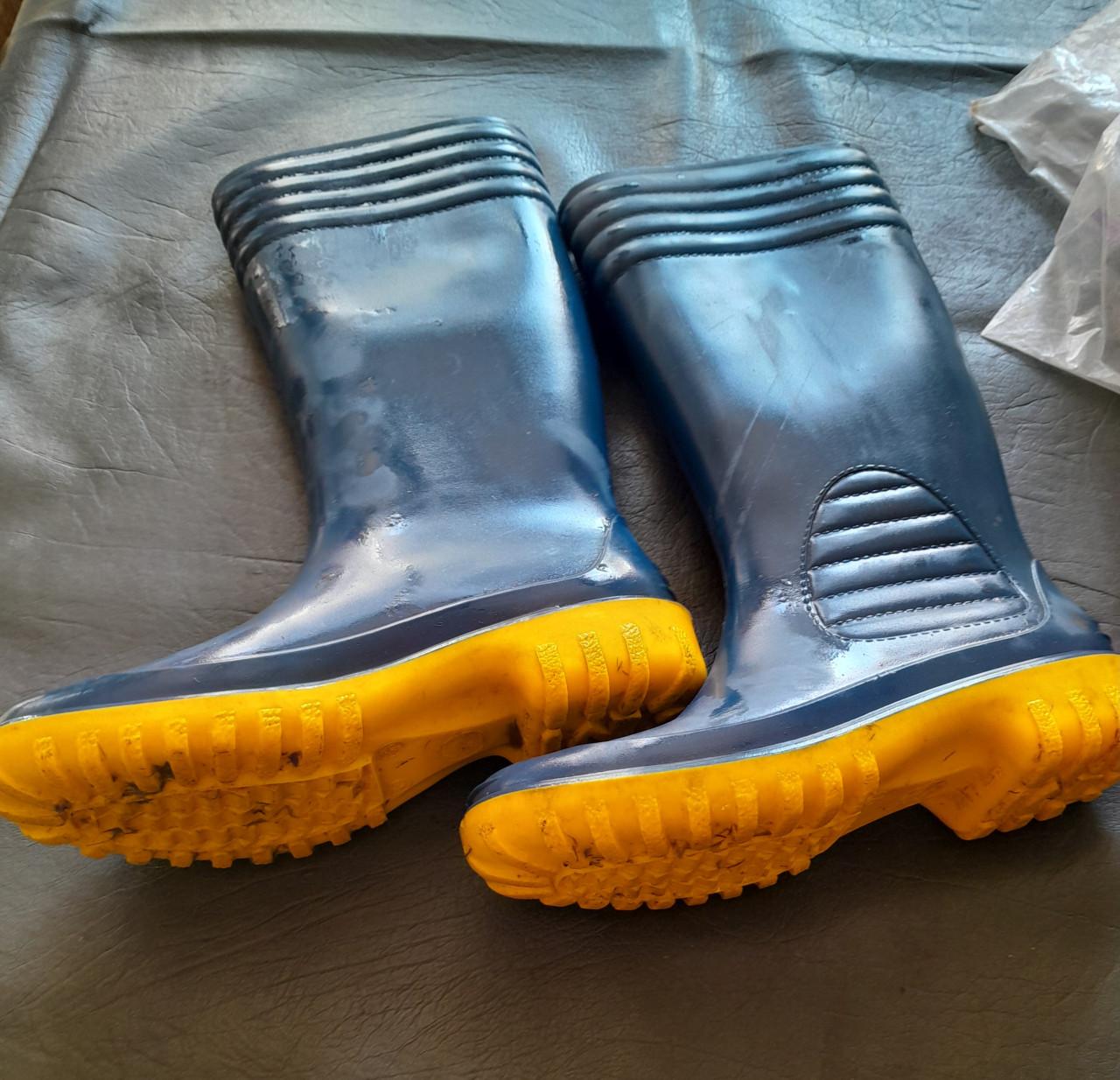 Rubber laarzen maat 36 en 45