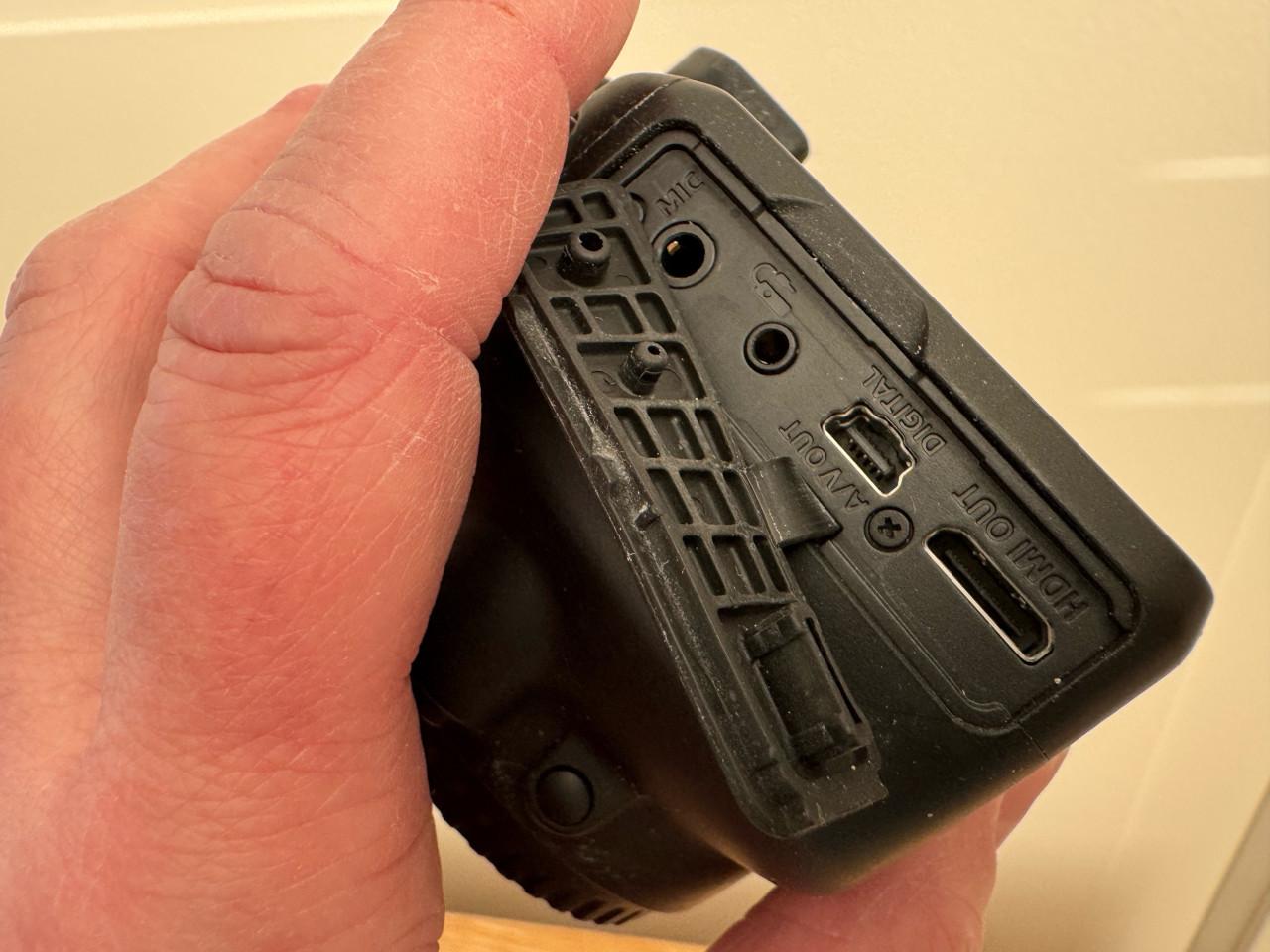 Canon EOS 100D camerabody inclusief lader, 4 accu’s, cover, doos en strap